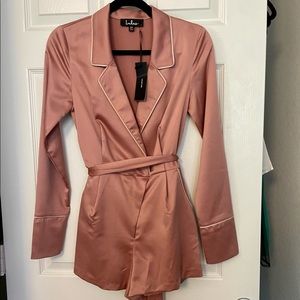 Lulu’s Belted Long Sleeve Romper w Pockets